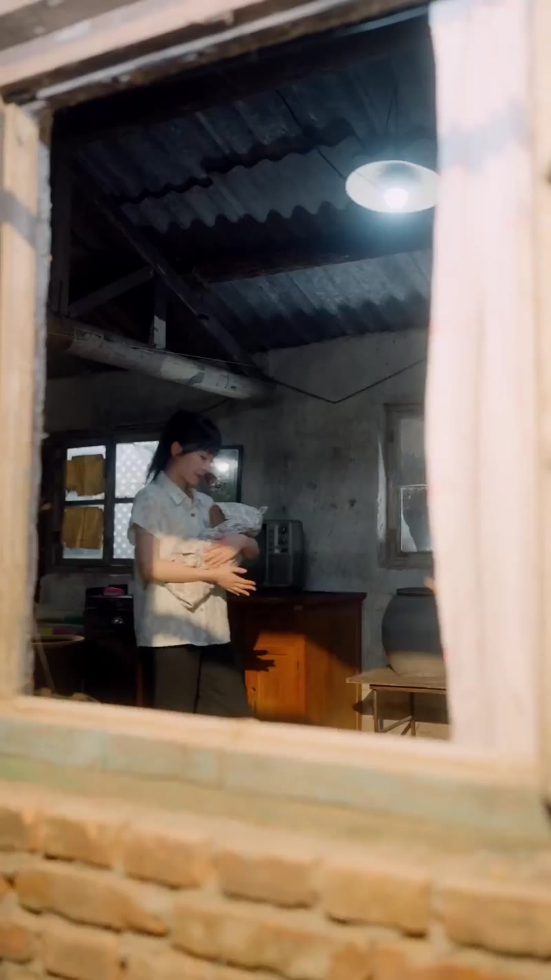 听懂婴语，全能育儿嫂爆改全家剧照2