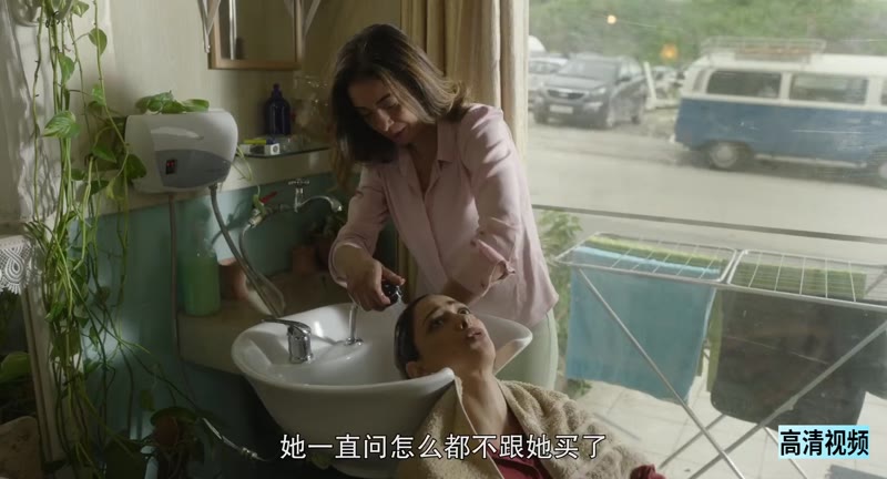 胡达的沙龙剧照3